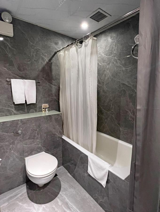 הונג קונג Hennessy Hotel מראה חיצוני תמונה
