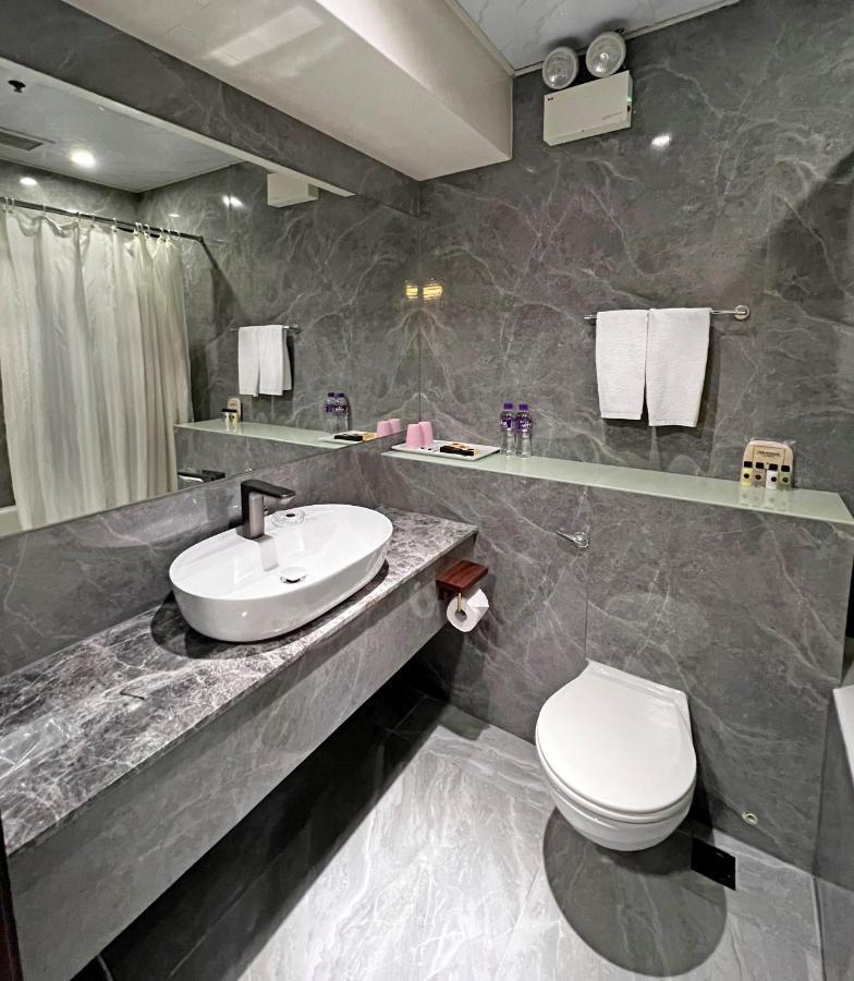 הונג קונג Hennessy Hotel מראה חיצוני תמונה